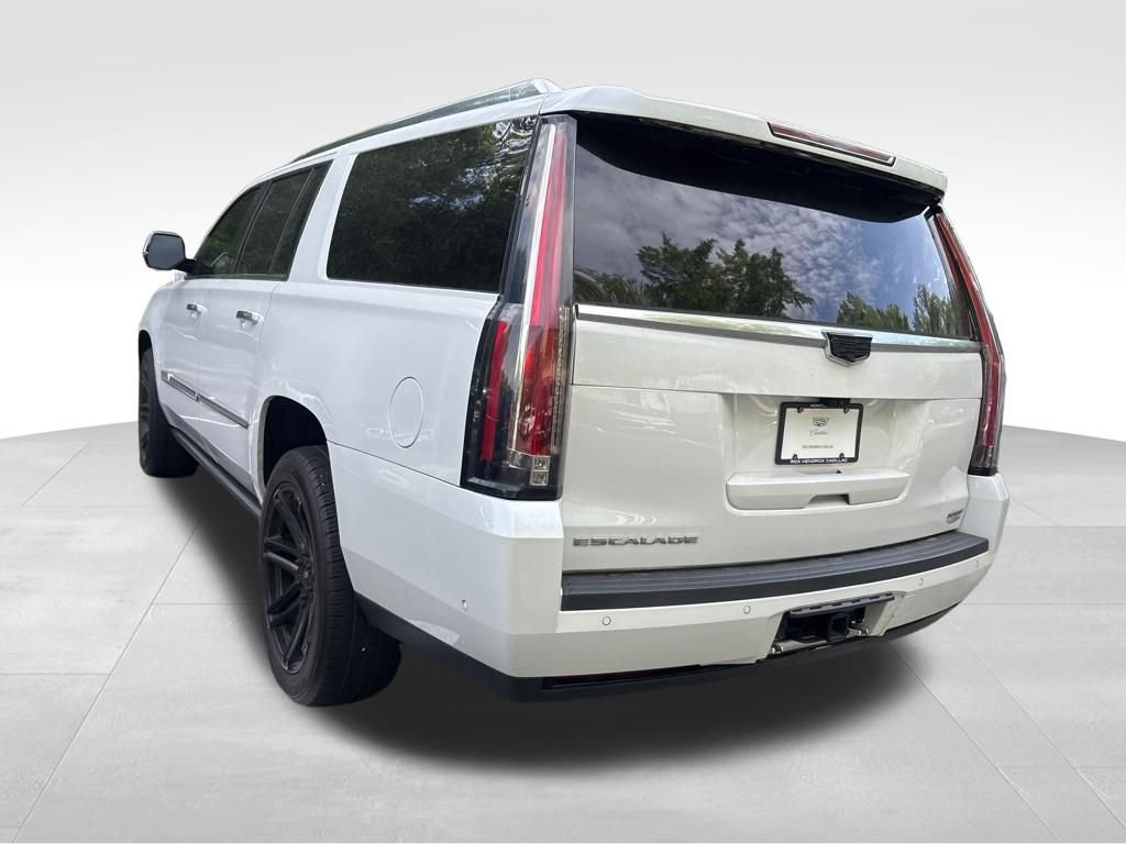 Used 2020 Cadillac Escalade ESV Premium Luxury RWD image 18