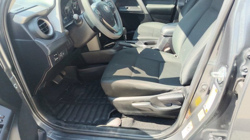 Used 2018 Toyota RAV4 LE FWD image 9