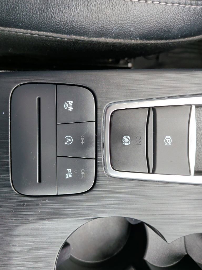 Certified 2022 Ford Escape Titanium w/ Class II Trailer Tow Package image 22