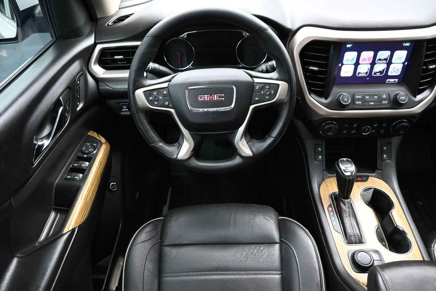 Used 2017 GMC Acadia Denali w/ Technology Package FWD image 26