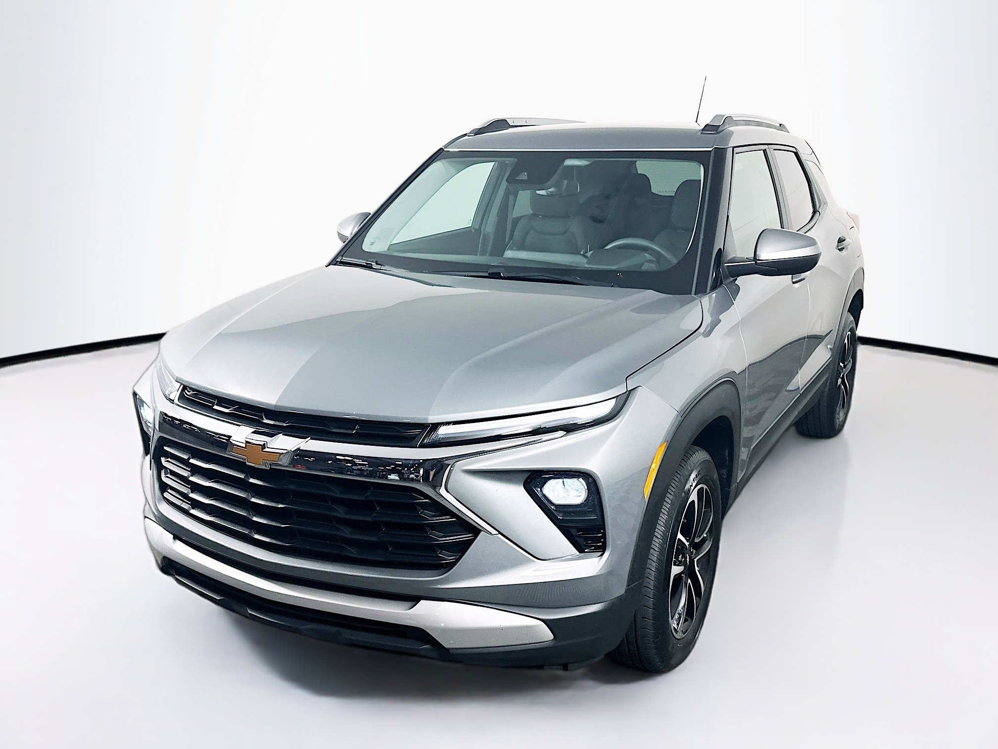 Used 2025 Chevrolet TrailBlazer LT AWD/4WD image 3