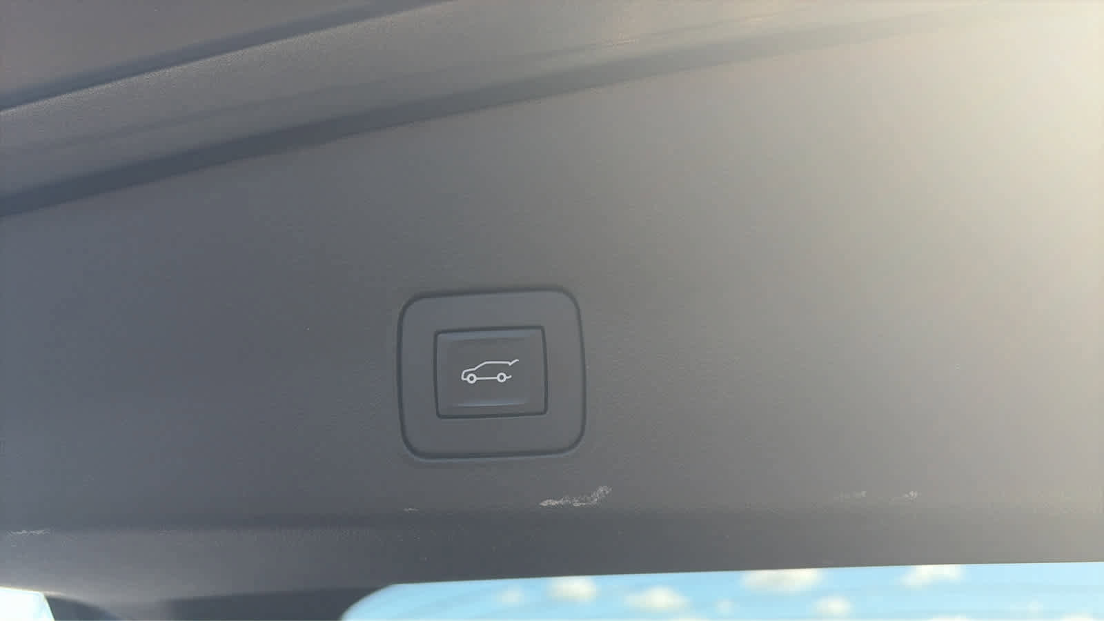 Certified 2023 Chevrolet TrailBlazer RS w/ Sun and Liftgate Package image 28