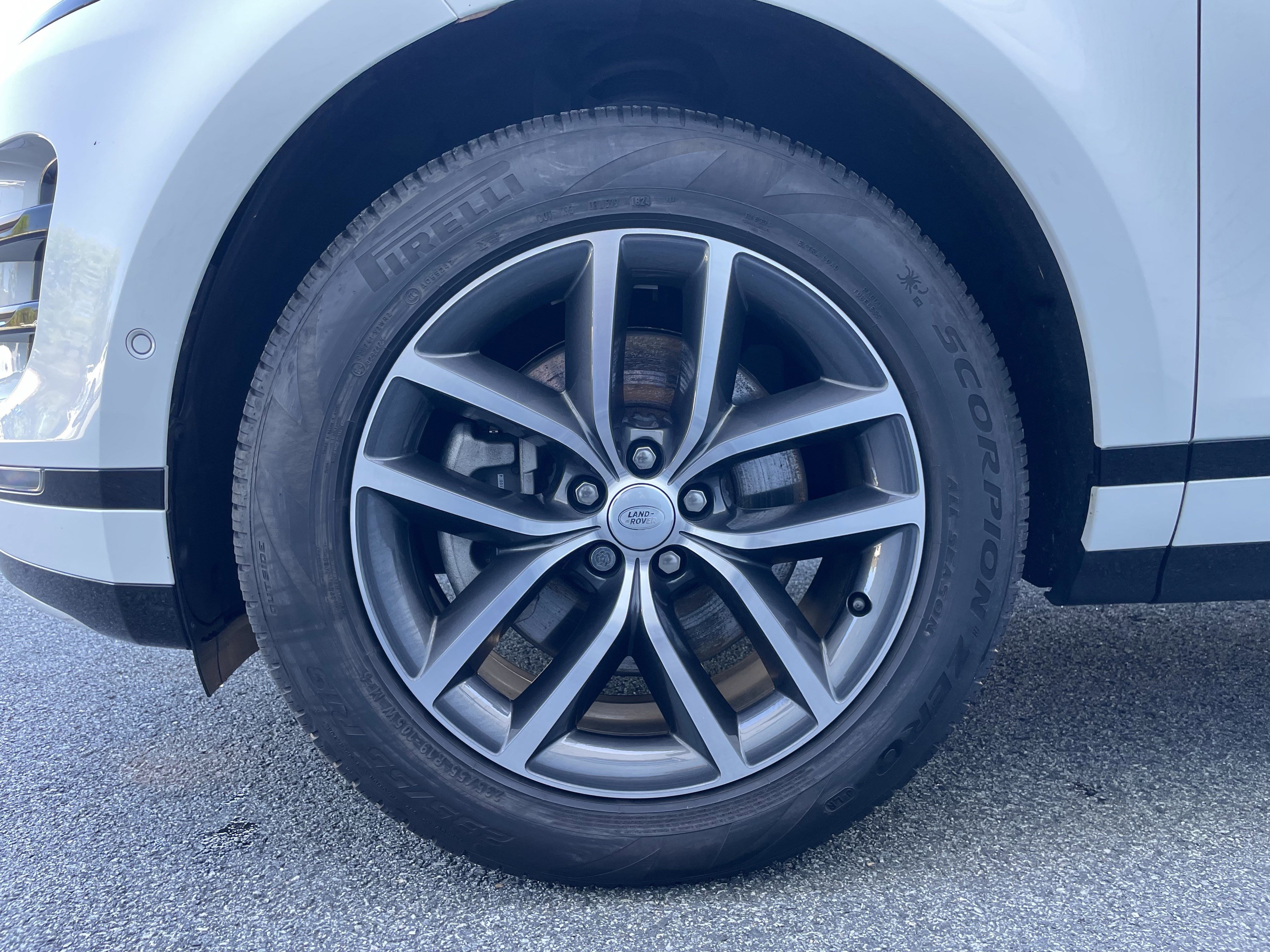 Certified 2025 Land Rover Range Rover Evoque Dynamic SE AWD/4WD image 9