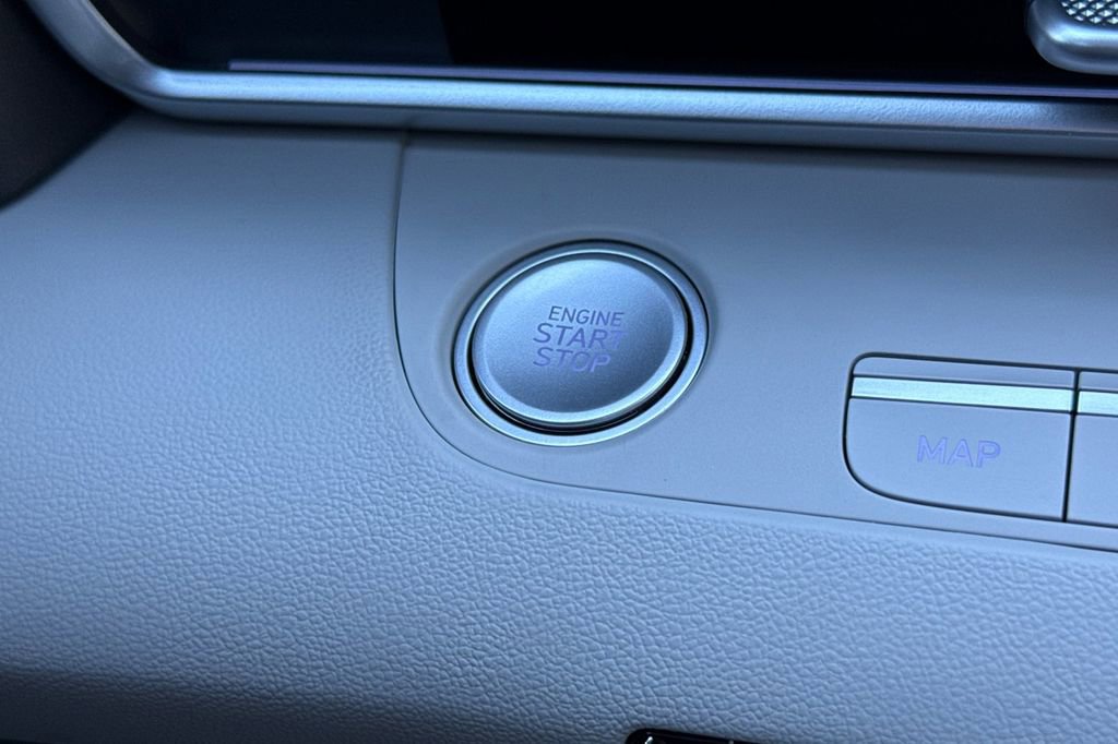 Used 2025 Hyundai Elantra Limited image 20