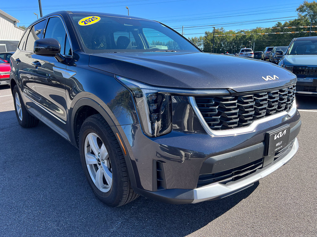 Certified 2025 Kia Sorento LX FWD image 12
