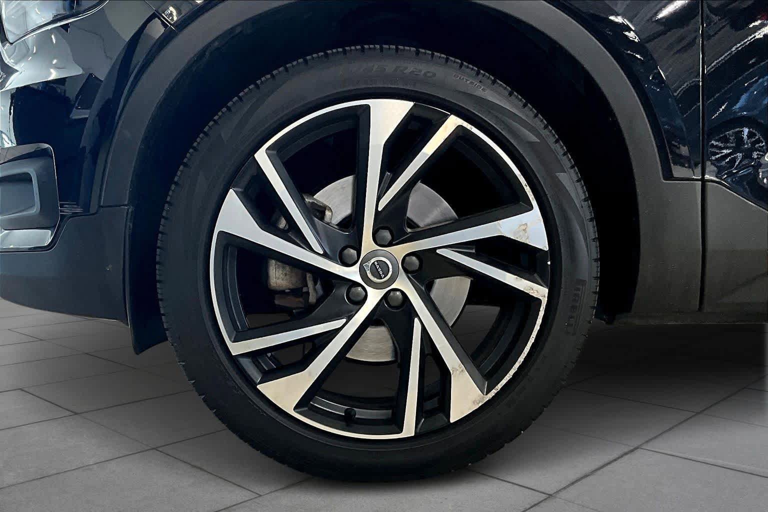 Used 2020 Volvo XC40 T5 R-Design w/ Protection Package AWD/4WD image 11