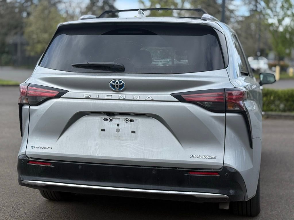 Certified 2025 Toyota Sienna Platinum image 5