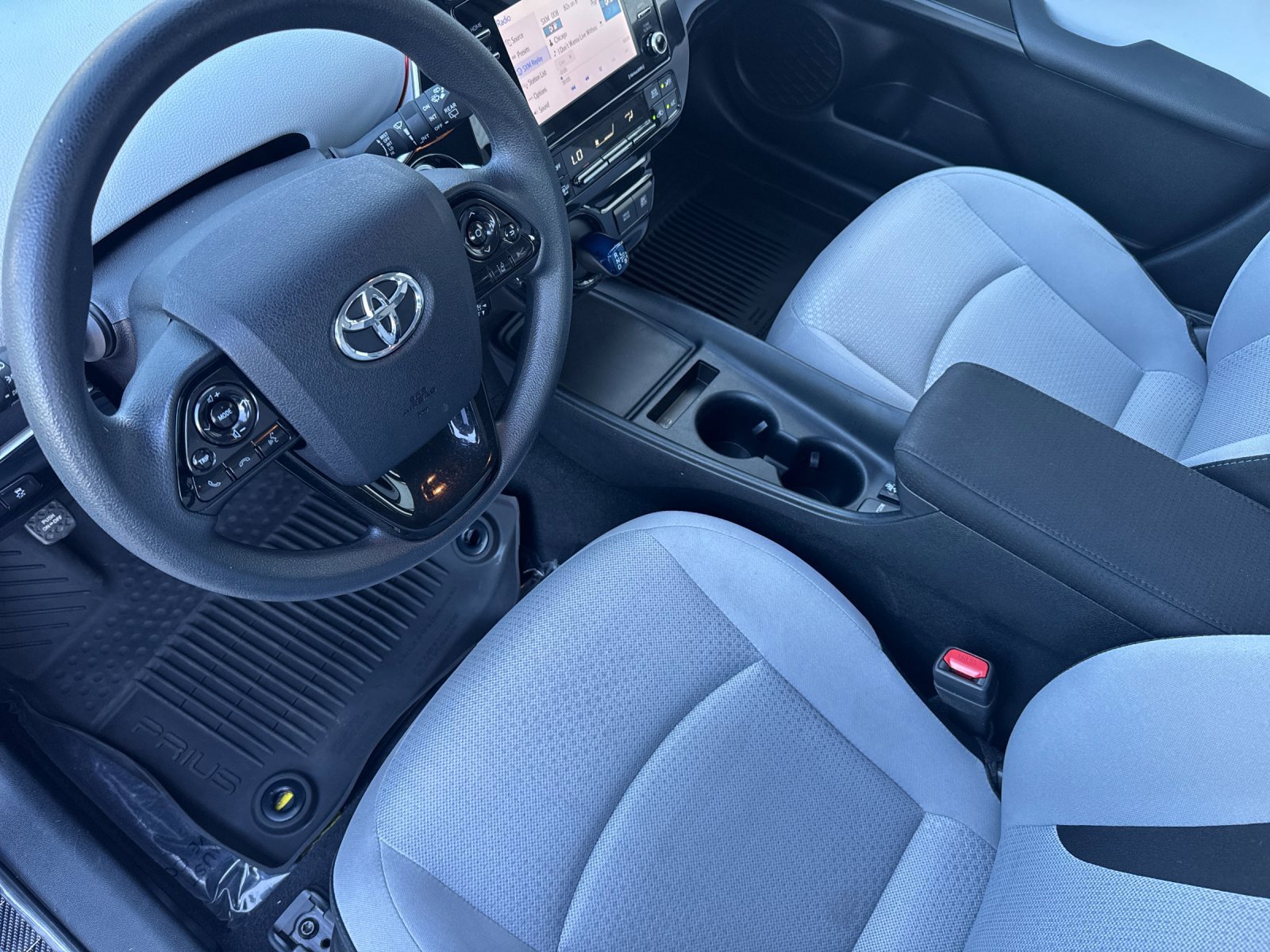 Used 2022 Toyota Prius LE image 10