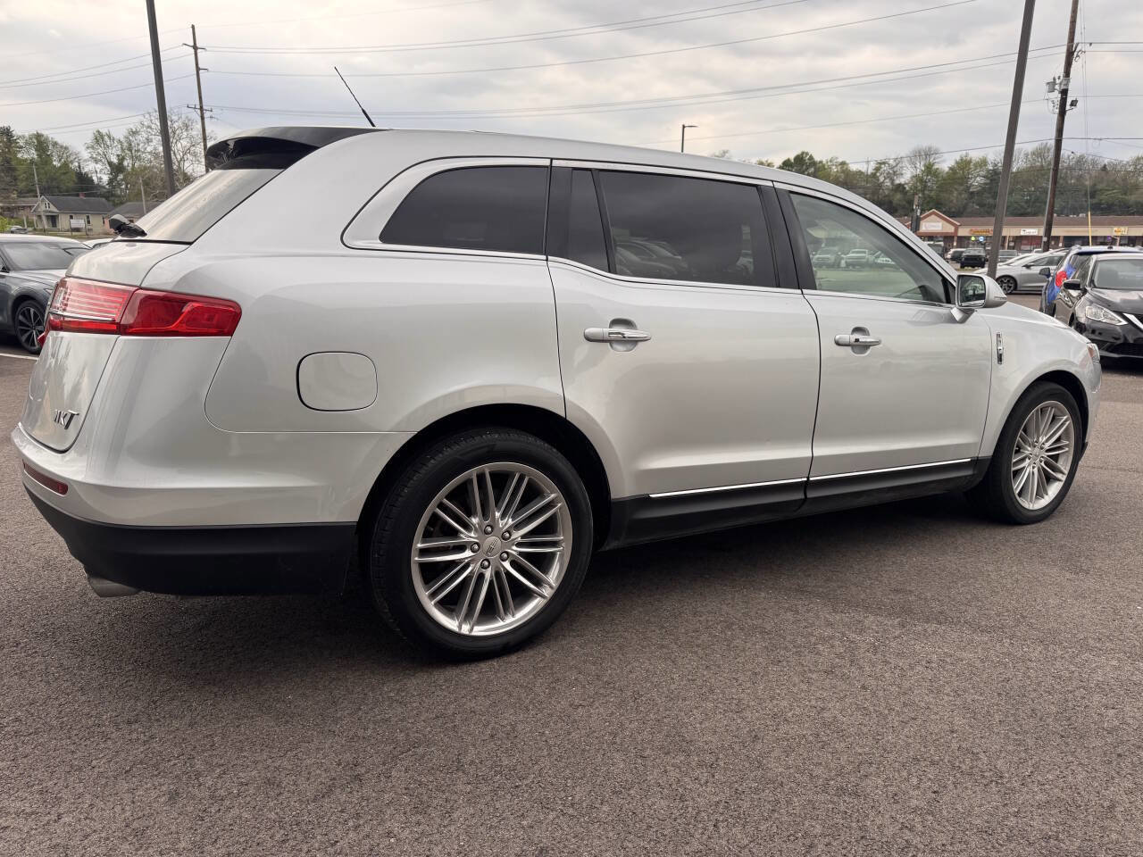 Used 2019 Lincoln MKT AWD image 7