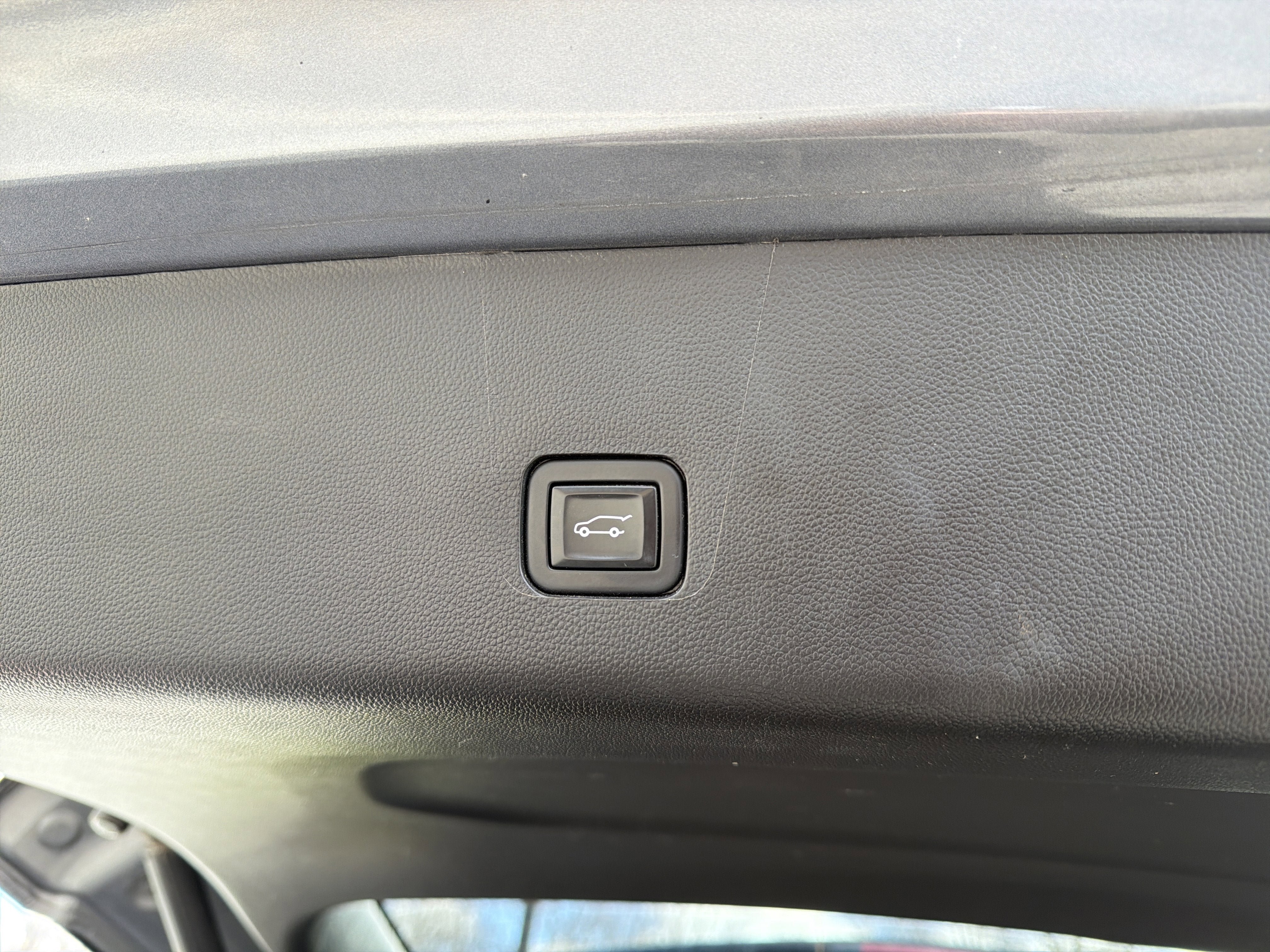 Used 2021 Chevrolet Traverse LT image 25