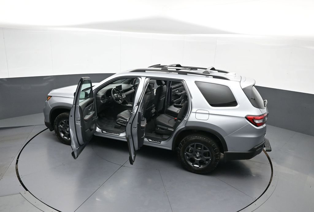 Used 2025 Honda Pilot TrailSport image 46