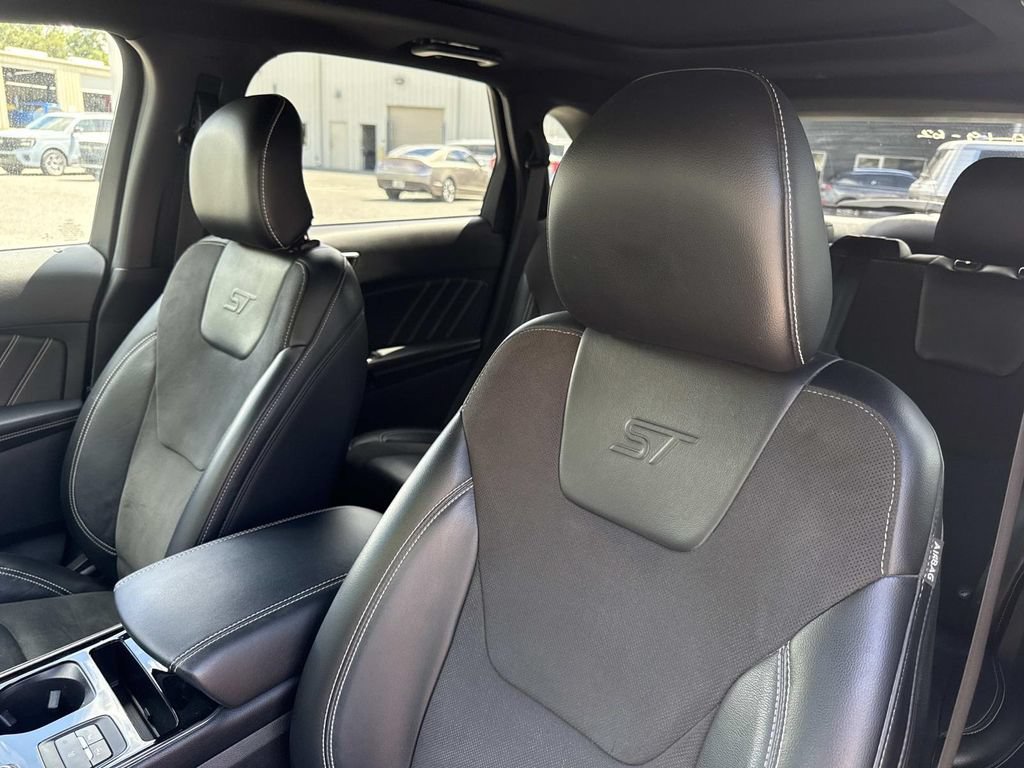 Used 2019 Ford Edge ST w/ Equipment Group 401A AWD/4WD image 21