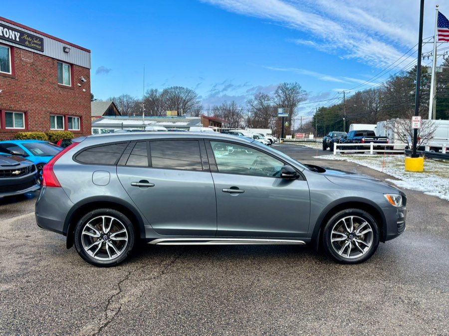 Used 2018 Volvo V60 T5 Cross Country w/ Convenience Package AWD/4WD image 4