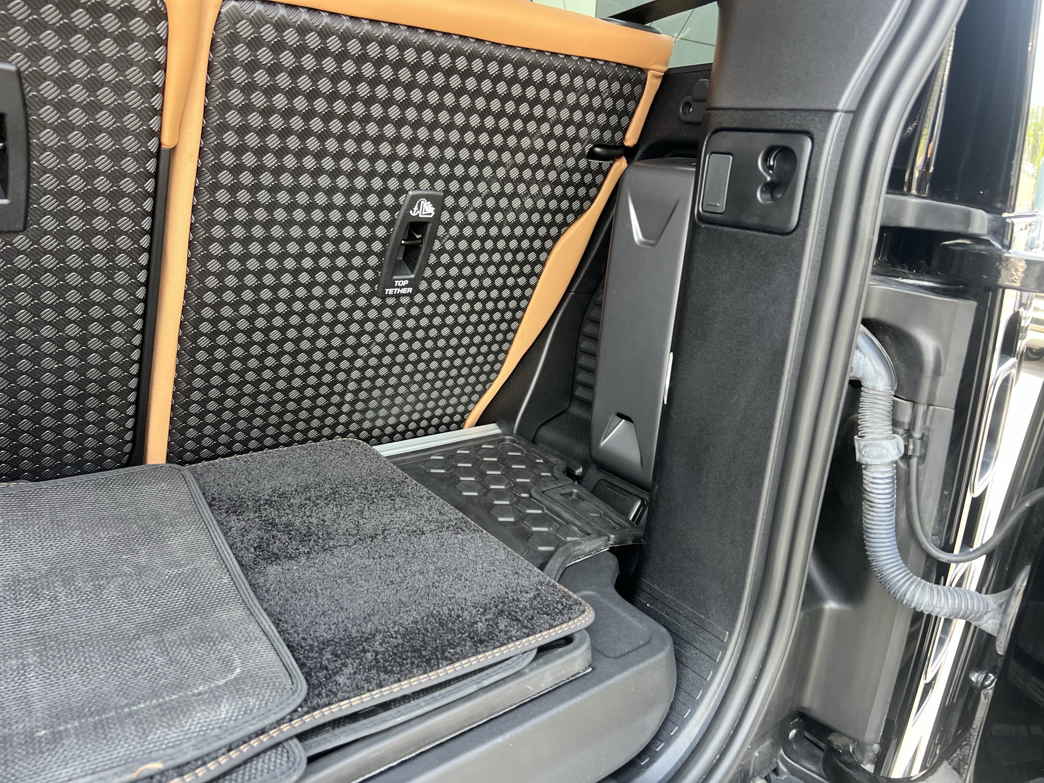Certified 2024 Land Rover Defender 90 V8 AWD/4WD image 33