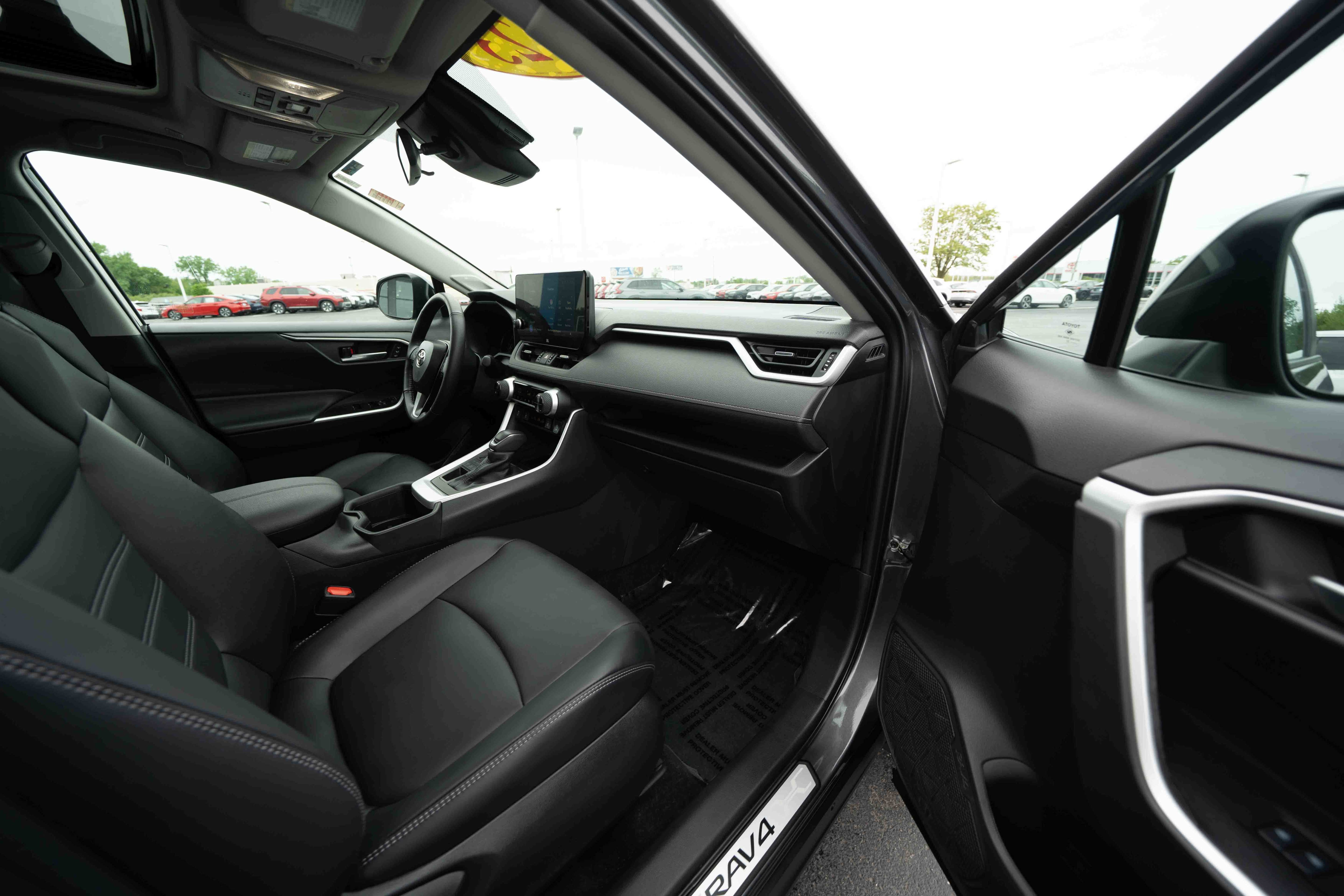 Used 2023 Toyota RAV4 XLE Premium AWD/4WD image 26