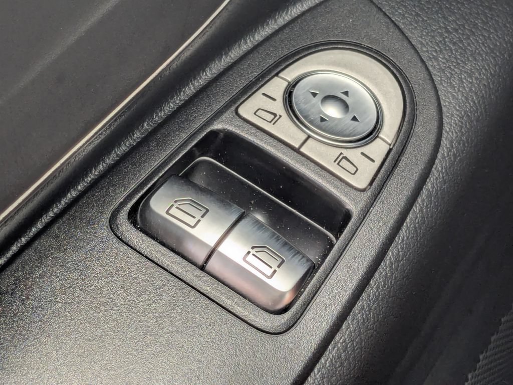 Used 2023 Mercedes-Benz Metris image 7