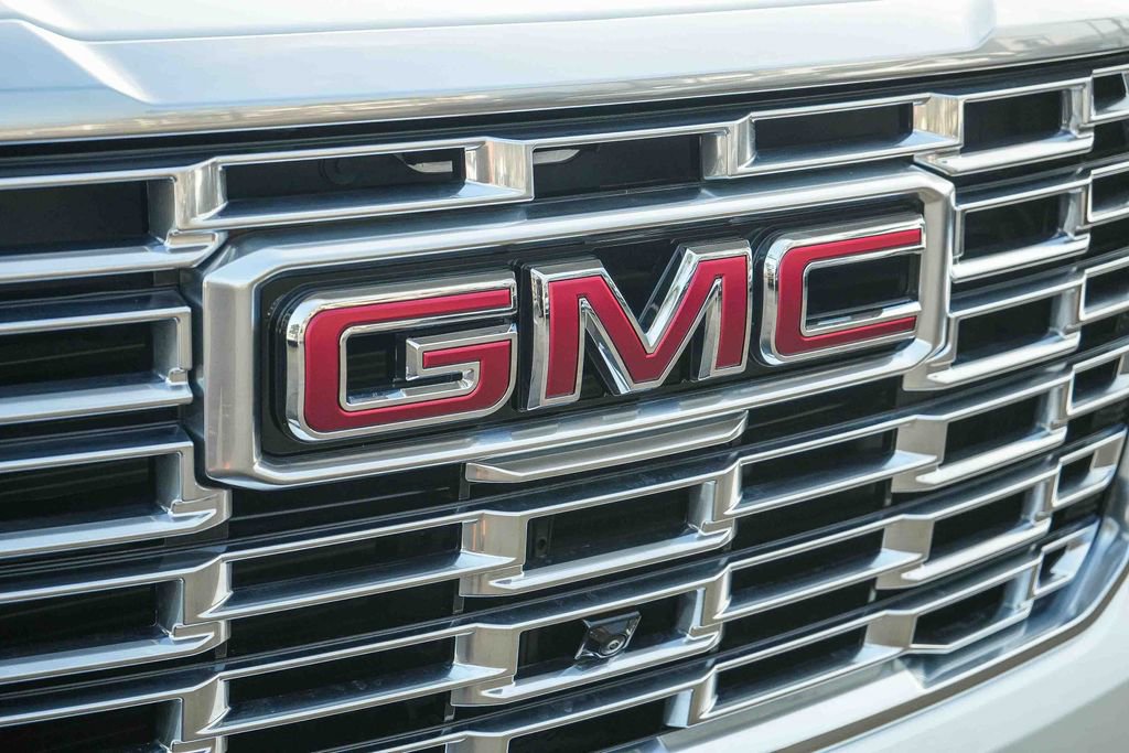 Used 2025 GMC Yukon XL Denali w/ Sun & Power Step Package image 9