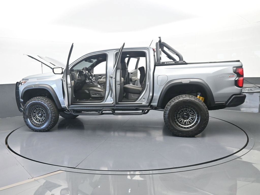 Used 2025 Chevrolet Colorado ZR2 w/ Technology Package AWD/4WD image 79
