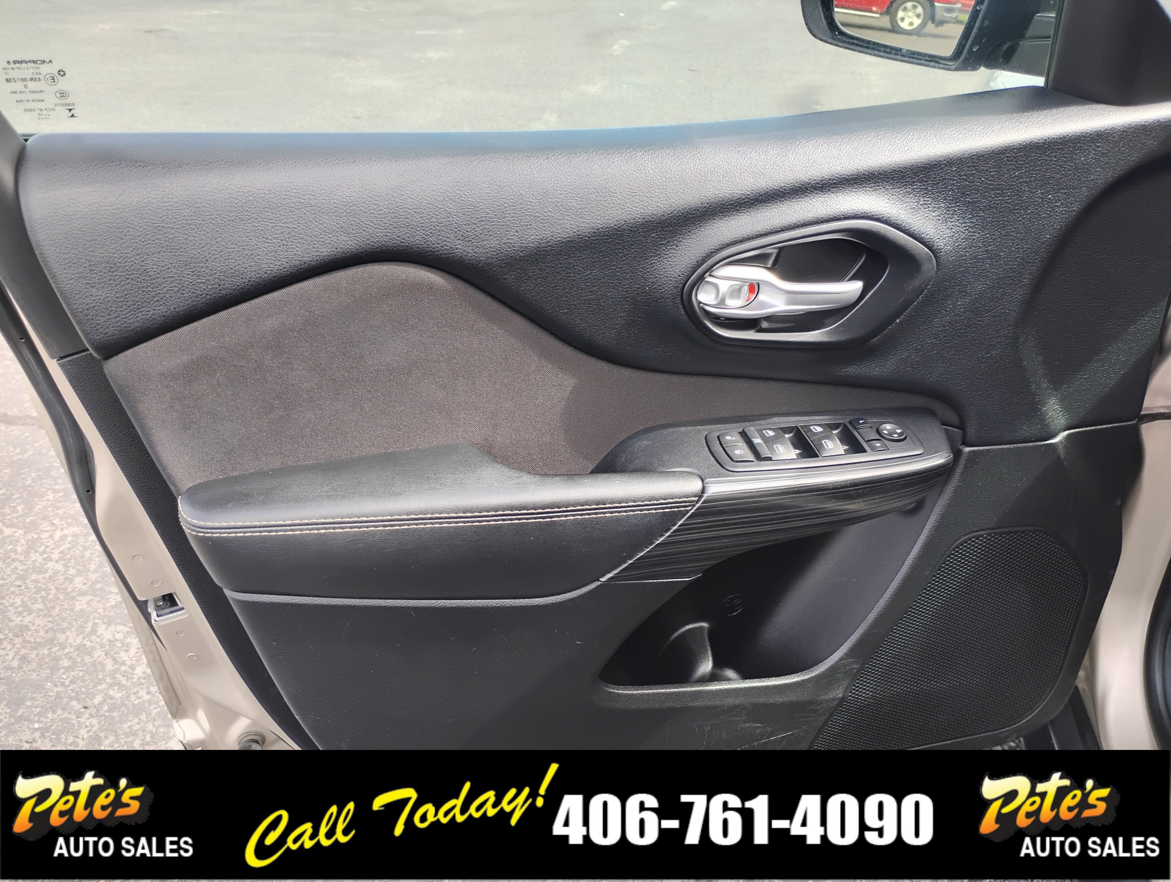 Used 2015 Jeep Cherokee Sport AWD/4WD image 39