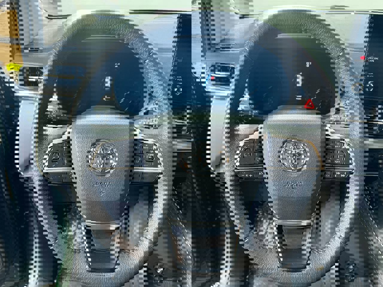 Used 2025 Toyota Sienna XLE image 15