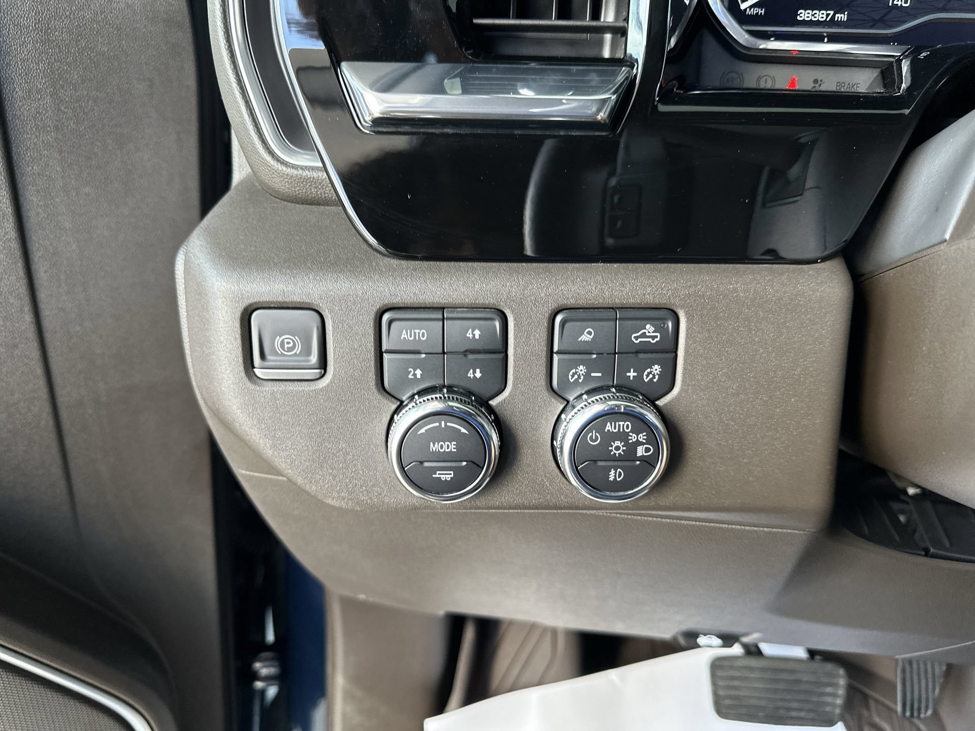 Certified 2023 GMC Sierra 1500 SLT w/ SLT Premium Package AWD/4WD image 18