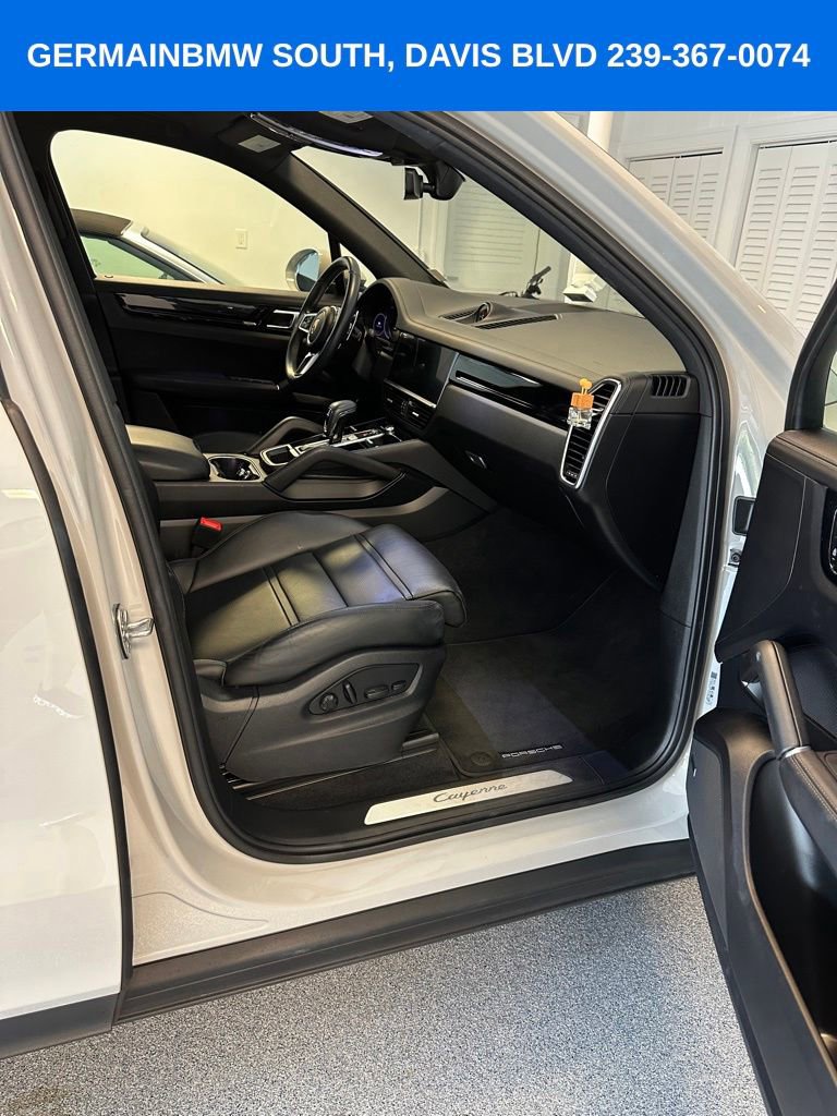 Used 2023 Porsche Cayenne AWD/4WD image 7