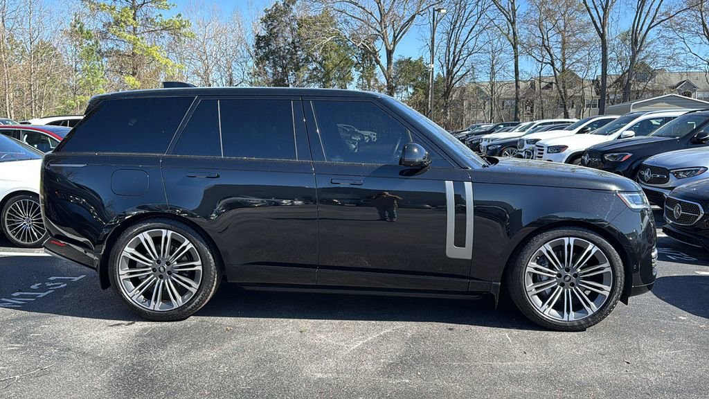 Used 2023 Land Rover Range Rover SE image 2