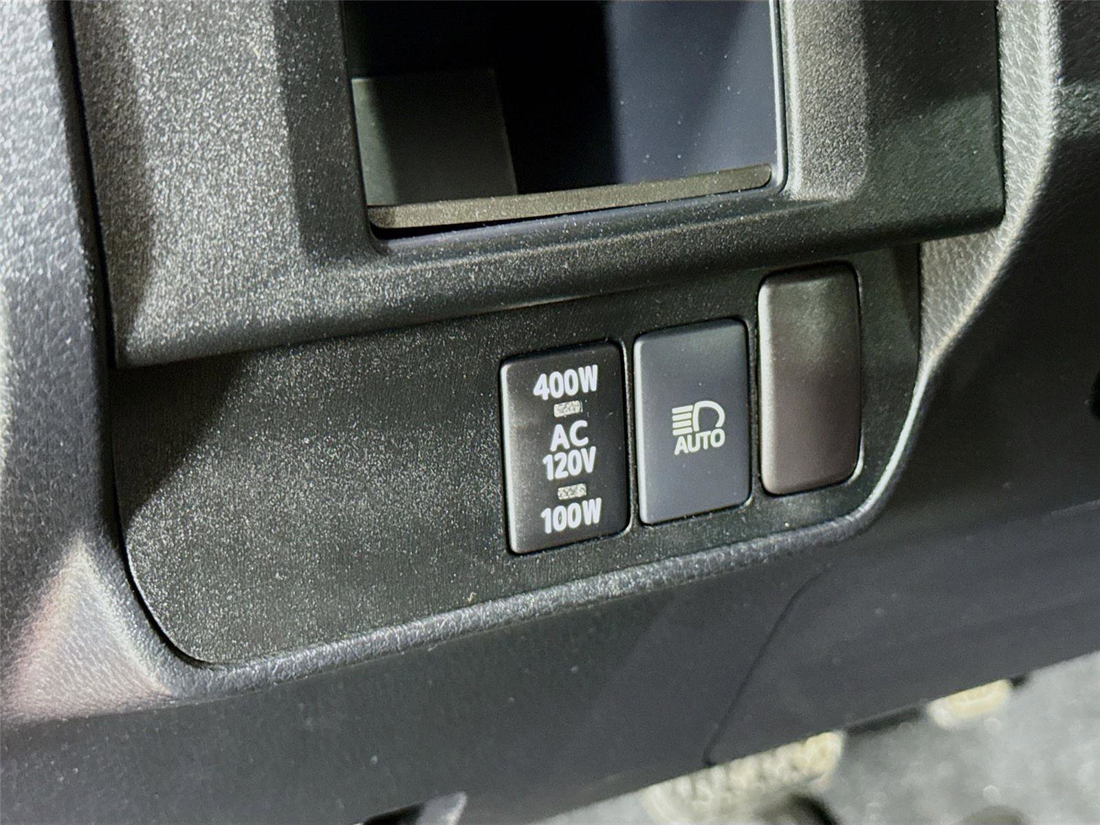 Used 2018 Toyota Tacoma TRD Sport image 12