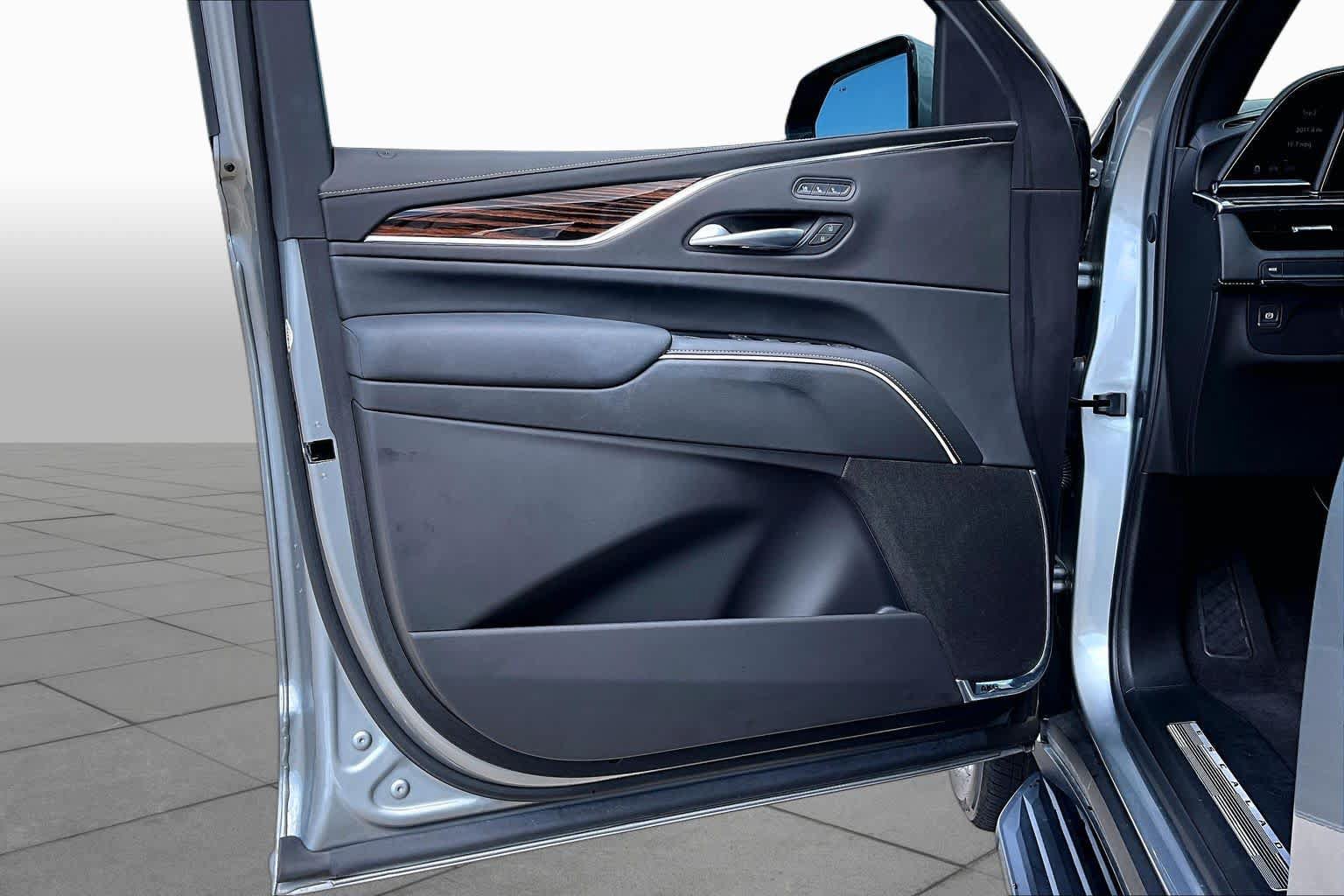 Used 2024 Cadillac Escalade Premium Luxury RWD image 20
