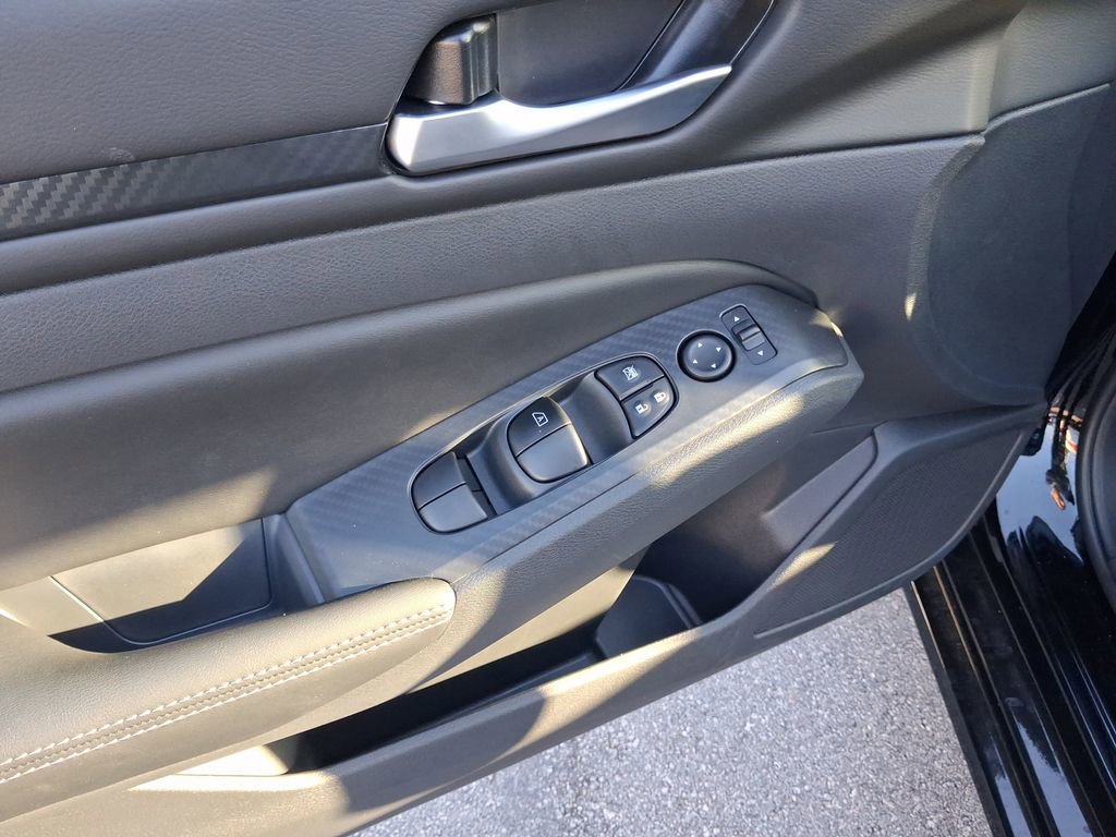 Used 2025 Nissan Altima 2.5 SV w/ SV Premium Package FWD image 16