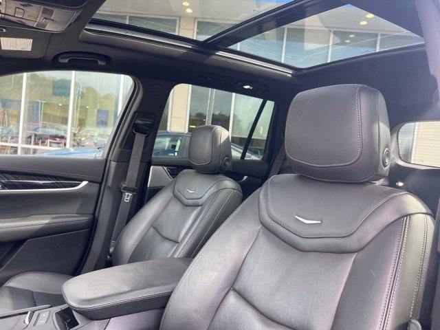 Used 2022 Cadillac XT6 Premium Luxury w/ Technology Package image 13