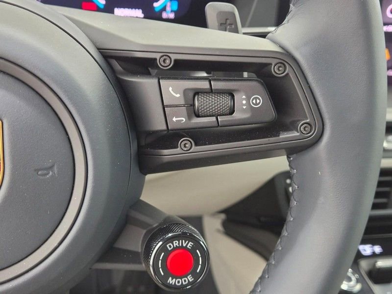 Certified 2025 Porsche 911 Carrera image 20