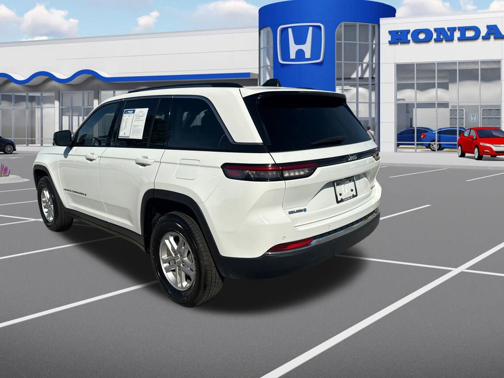 Used 2024 Jeep Grand Cherokee Laredo image 6