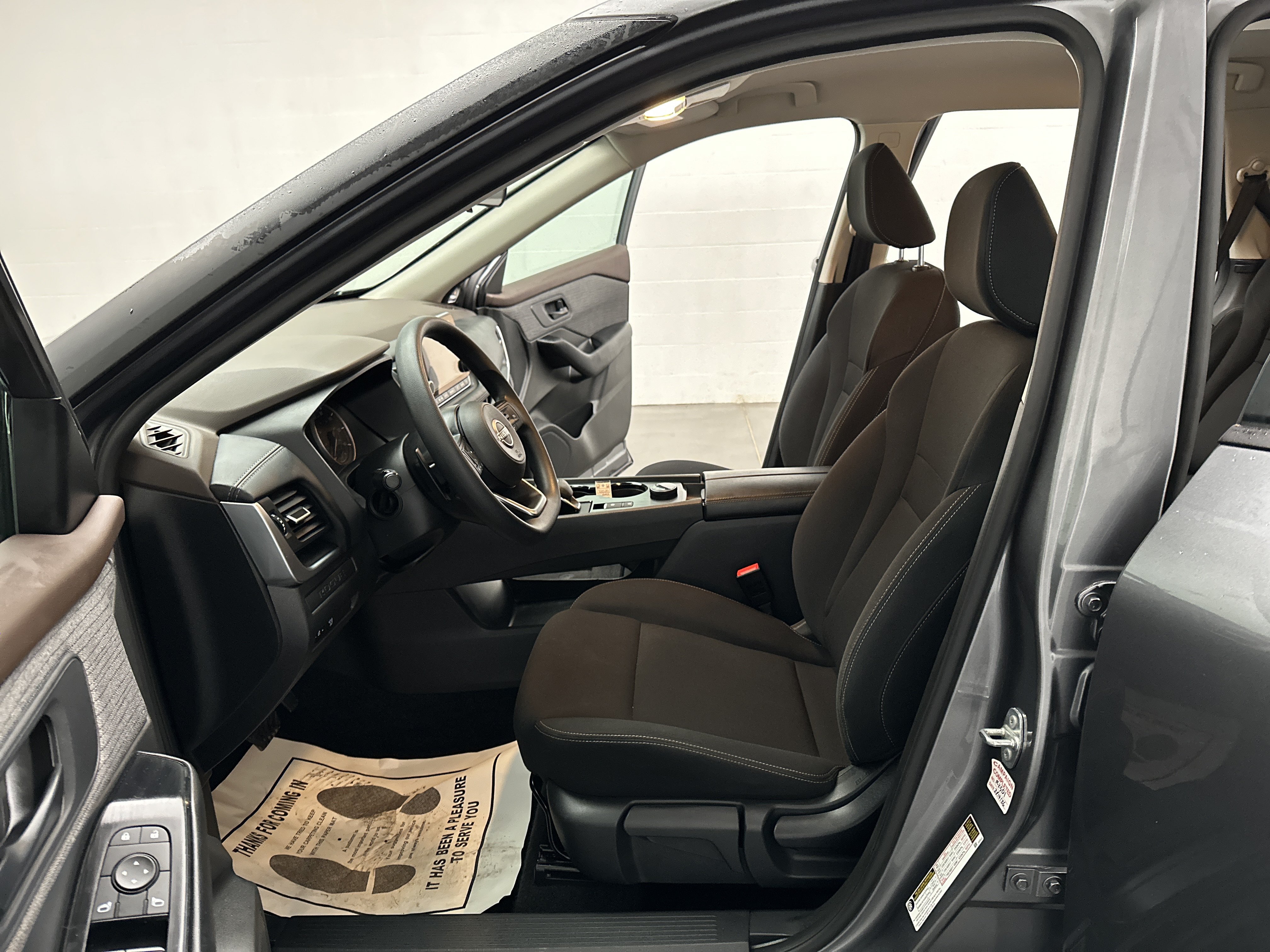 Used 2023 Nissan Rogue S AWD/4WD image 17