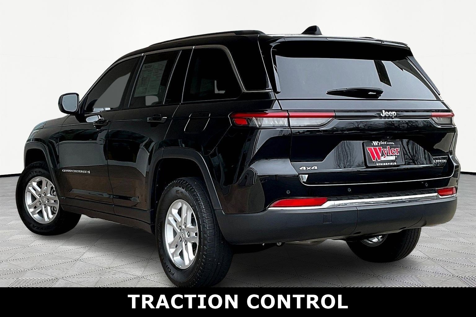 Used 2023 Jeep Grand Cherokee Laredo image 4
