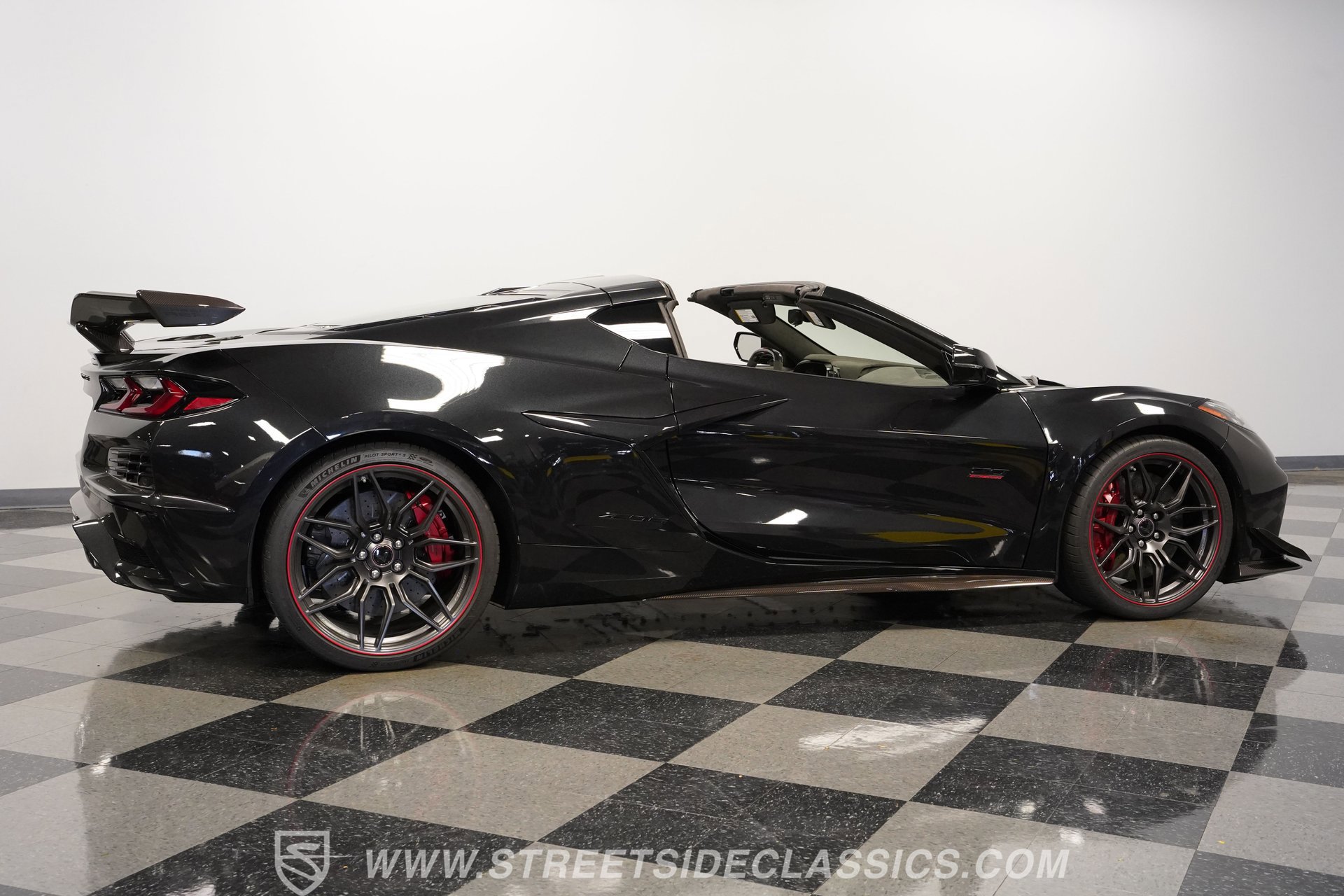 Used 2023 Chevrolet Corvette Z06 image 13
