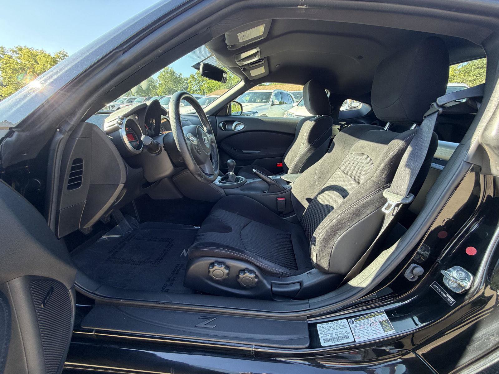 Used 2017 Nissan 370Z Coupe RWD image 10