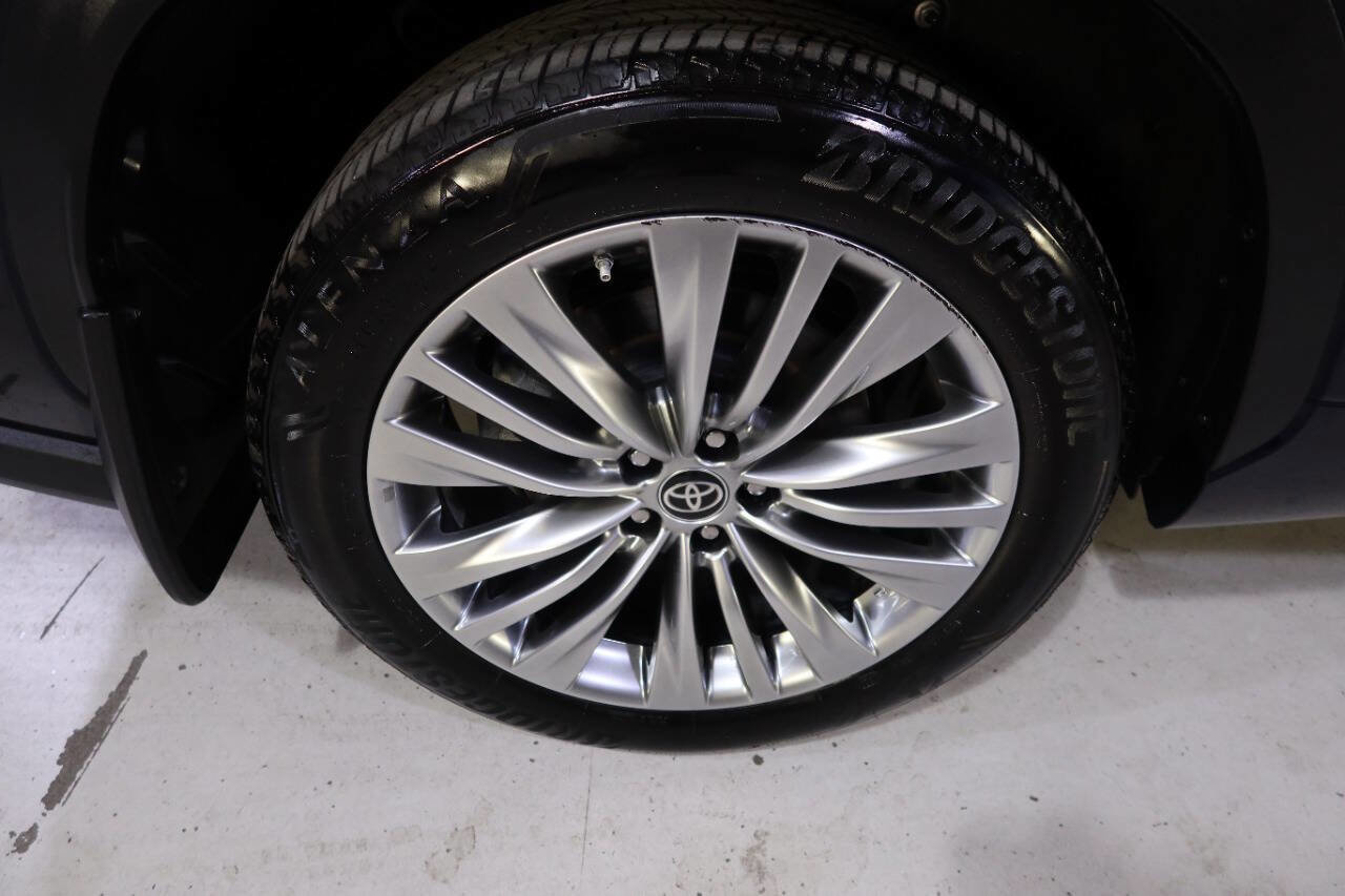 Used 2024 Toyota Highlander Platinum image 42