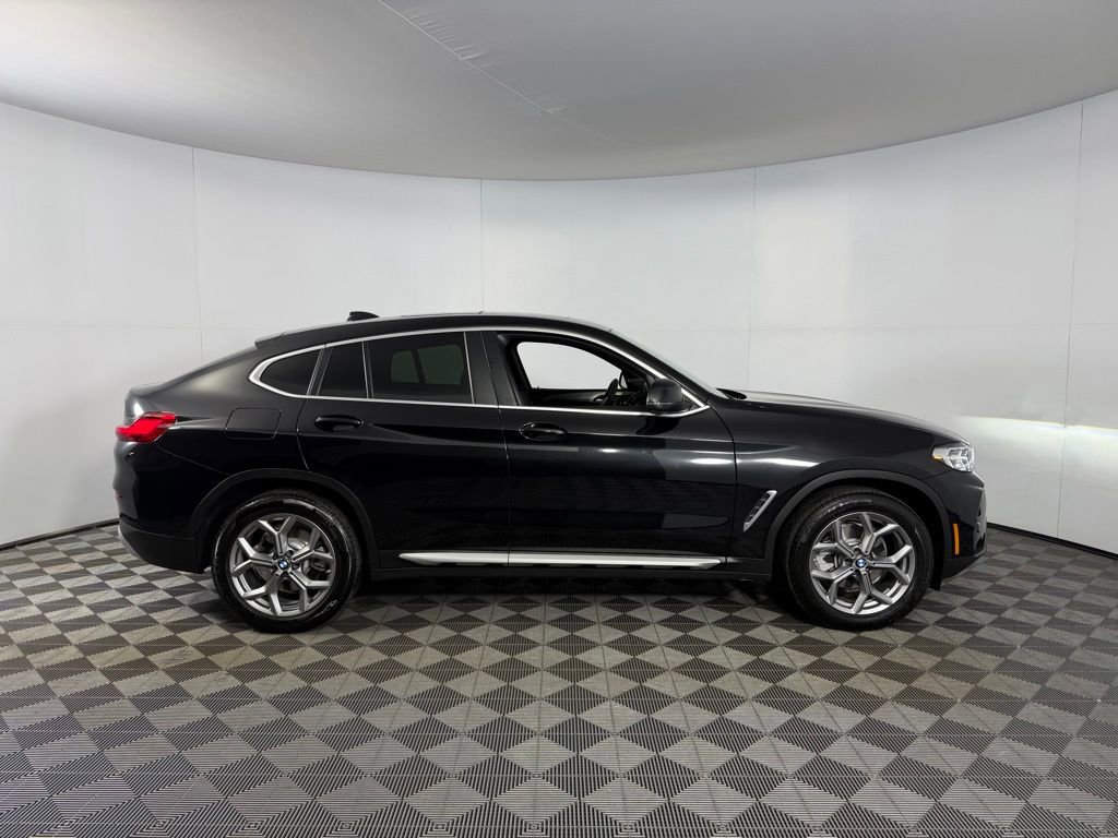Used 2025 BMW X4 xDrive30i image 3