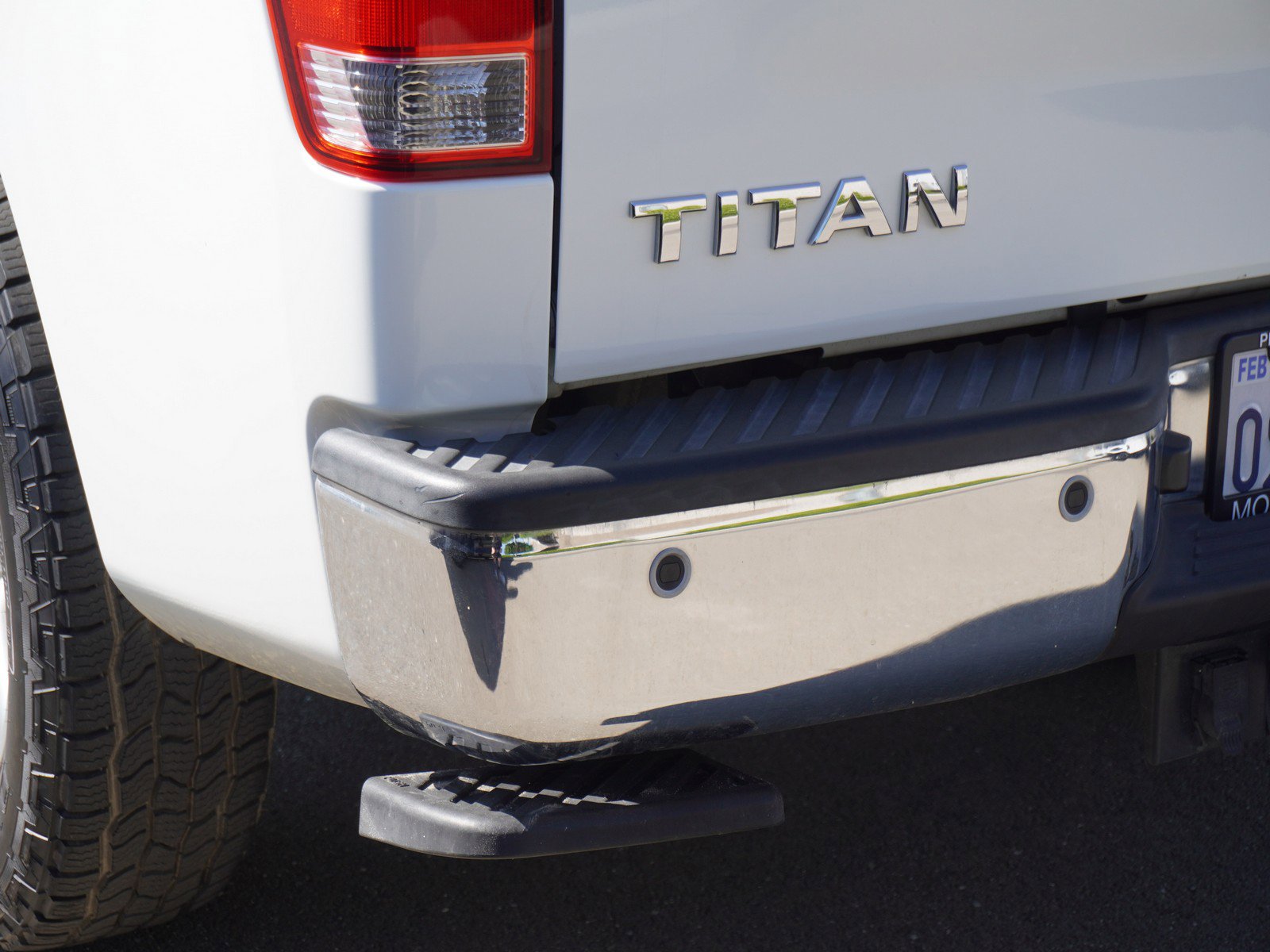 Used 2014 Nissan Titan SV w/ SV Value Truck Package image 9