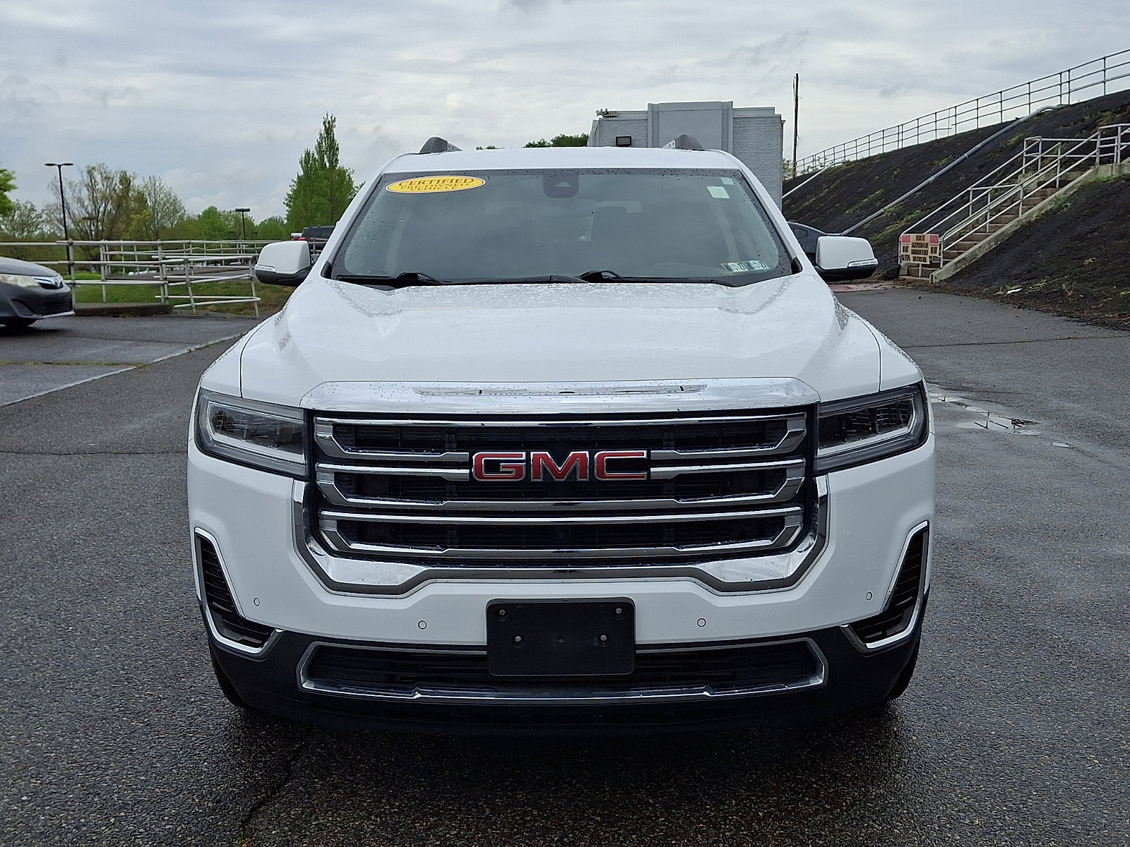 Certified 2023 GMC Acadia SLE w/ Driver Convenience Package FWD image 2