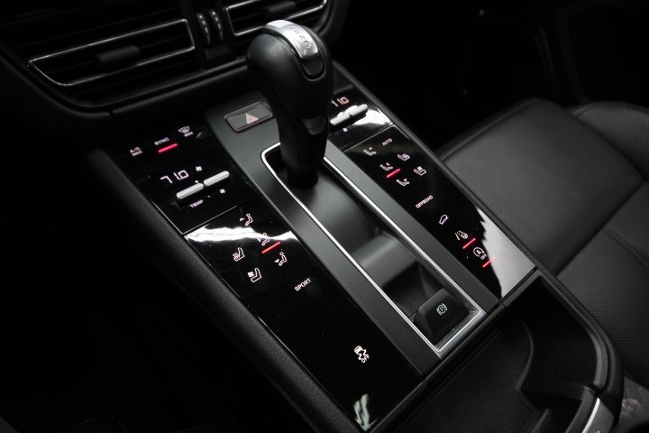 Used 2023 Porsche Macan image 21