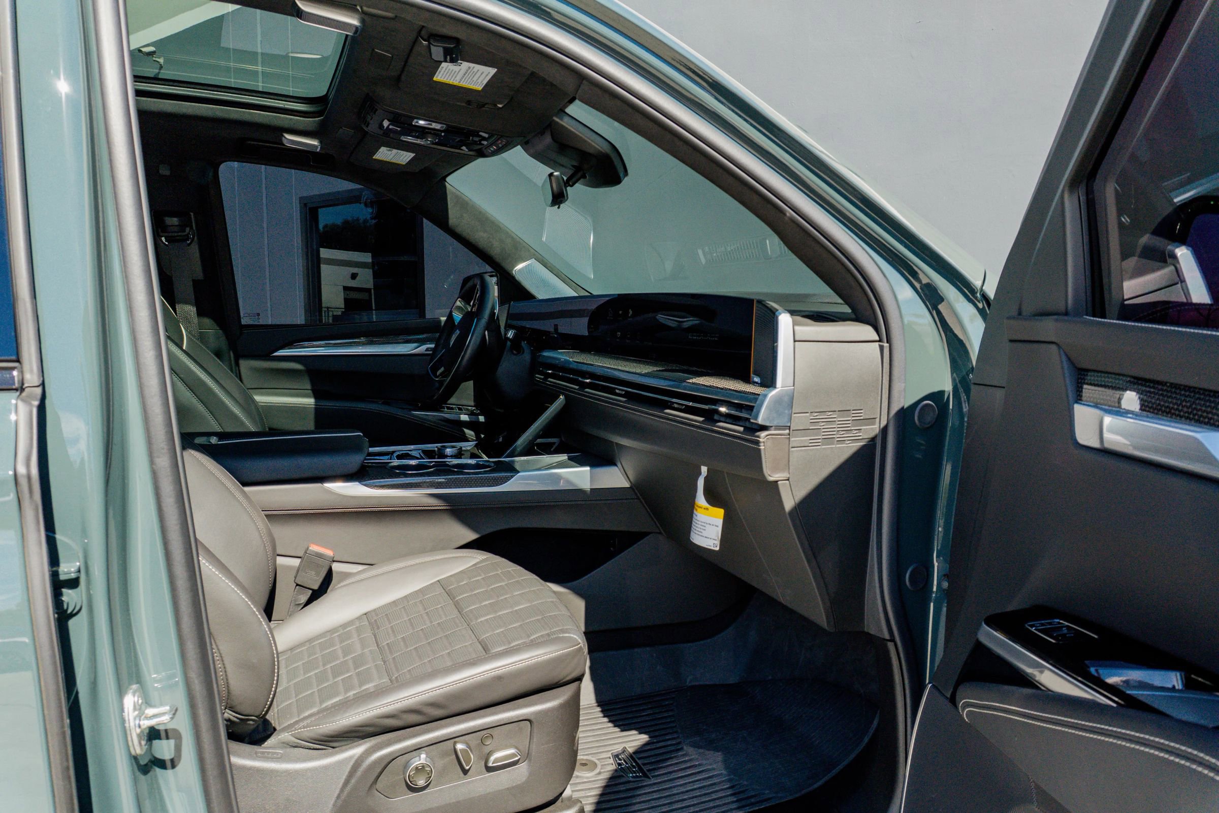 Used 2025 Cadillac Escalade V w/ LPO, ONYX Package AWD/4WD image 65