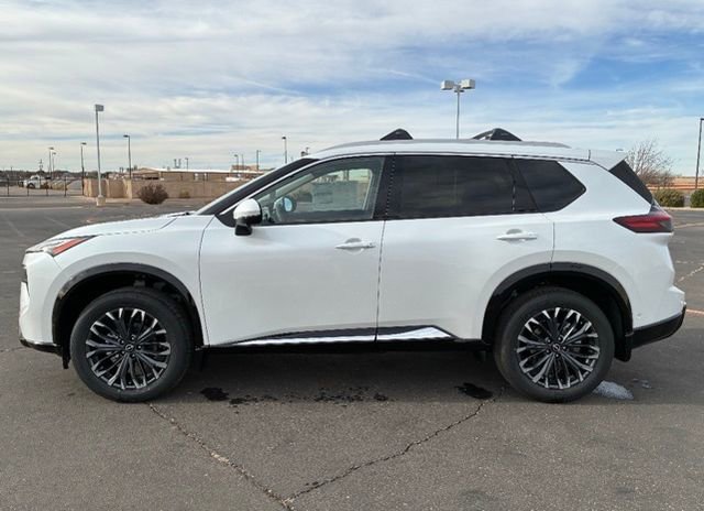 Certified 2024 Nissan Rogue Platinum w/ Platinum Premium Package FWD image 3