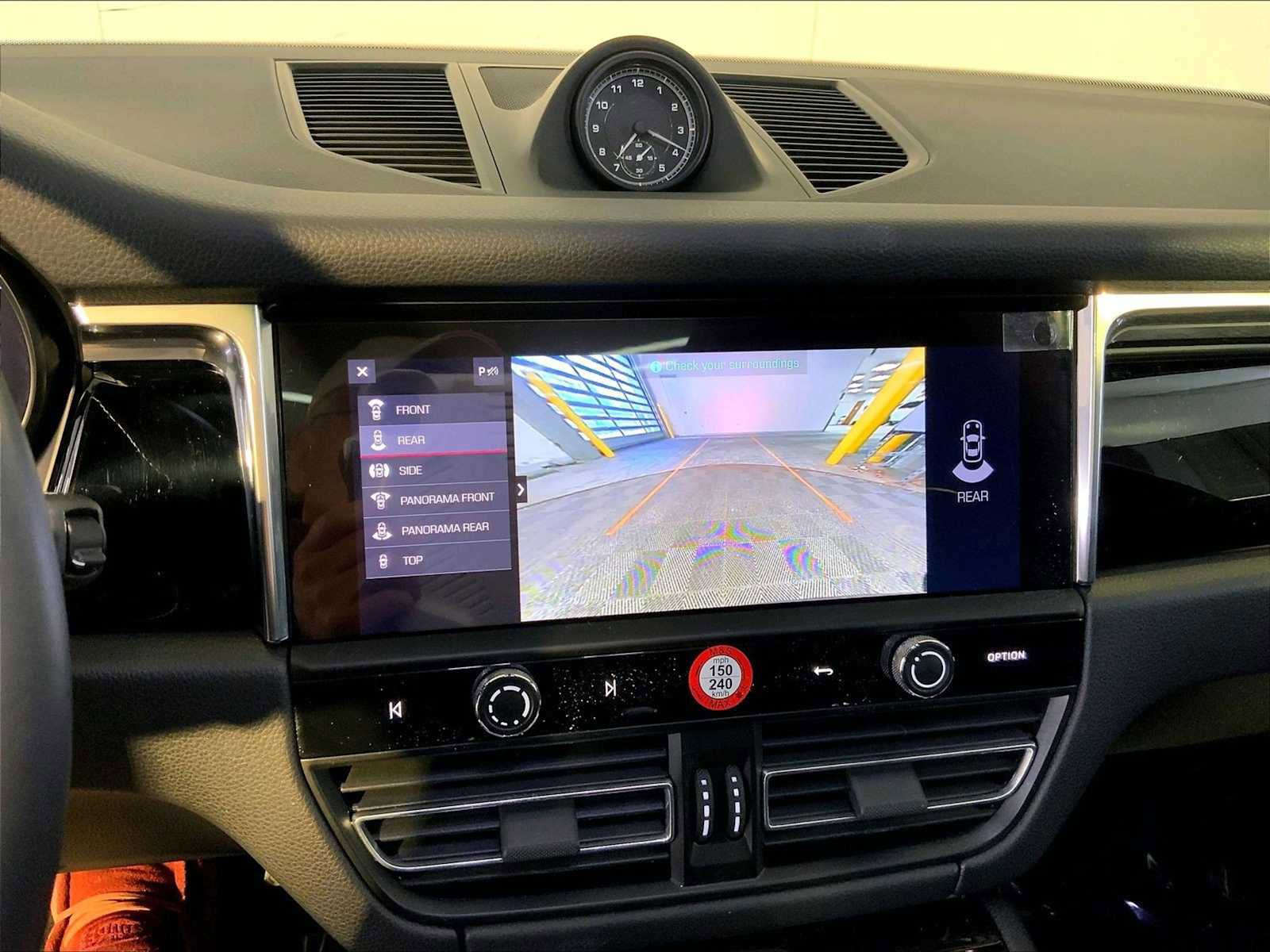 Certified 2025 Porsche Macan image 31