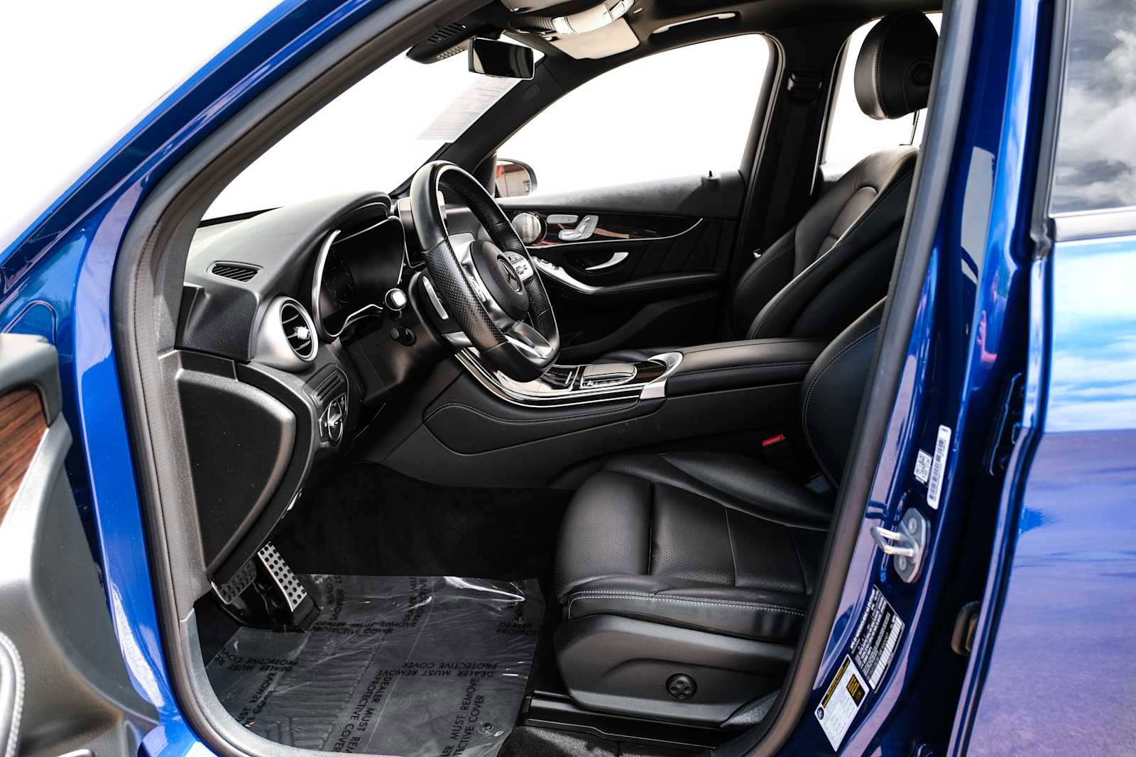 Used 2021 Mercedes-Benz GLC 300 image 4