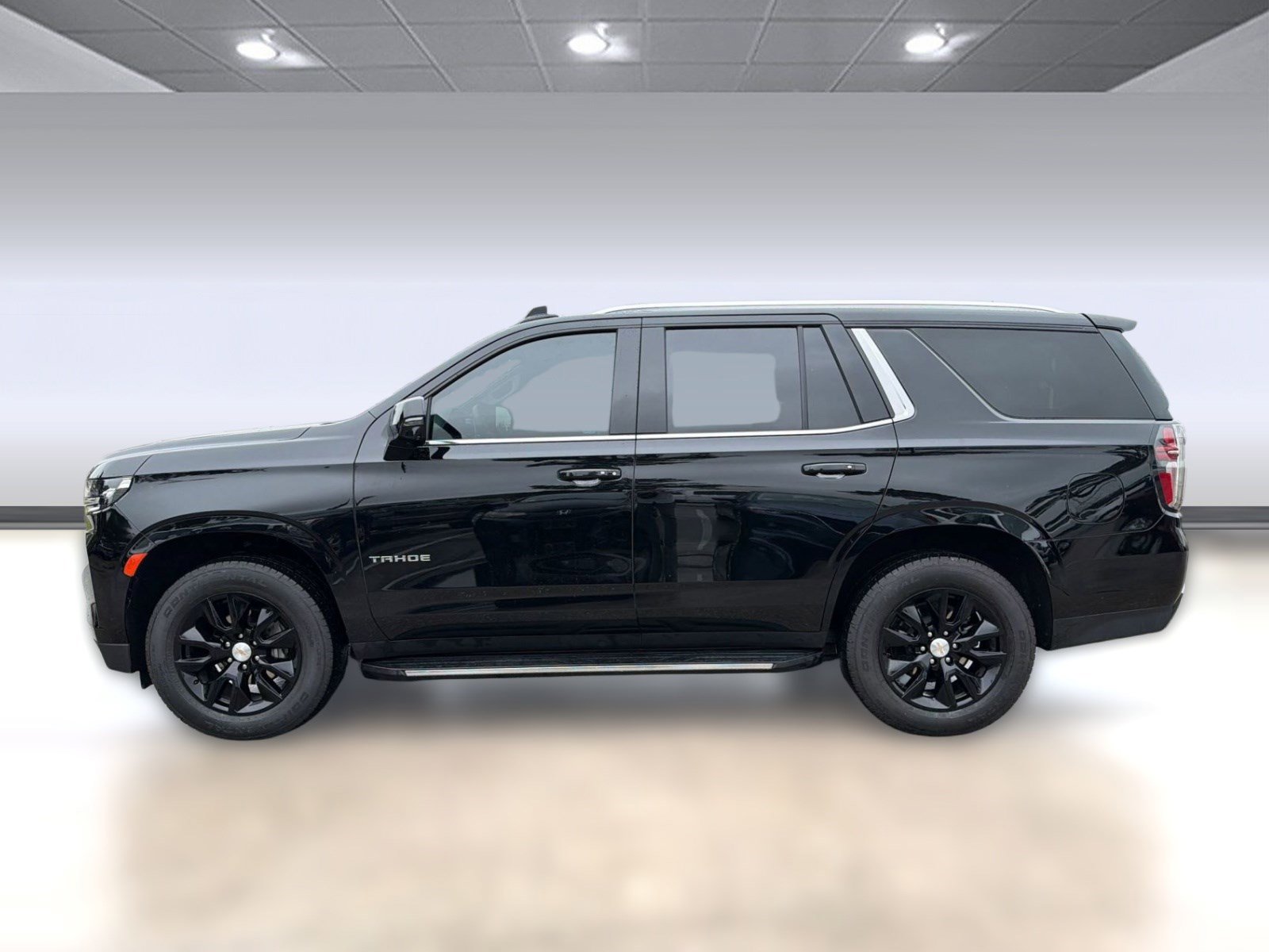 Used 2024 Chevrolet Tahoe LT w/ Luxury Package RWD image 2