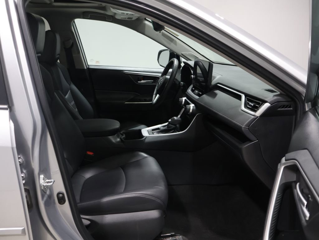 Used 2023 Toyota RAV4 XLE Premium image 22