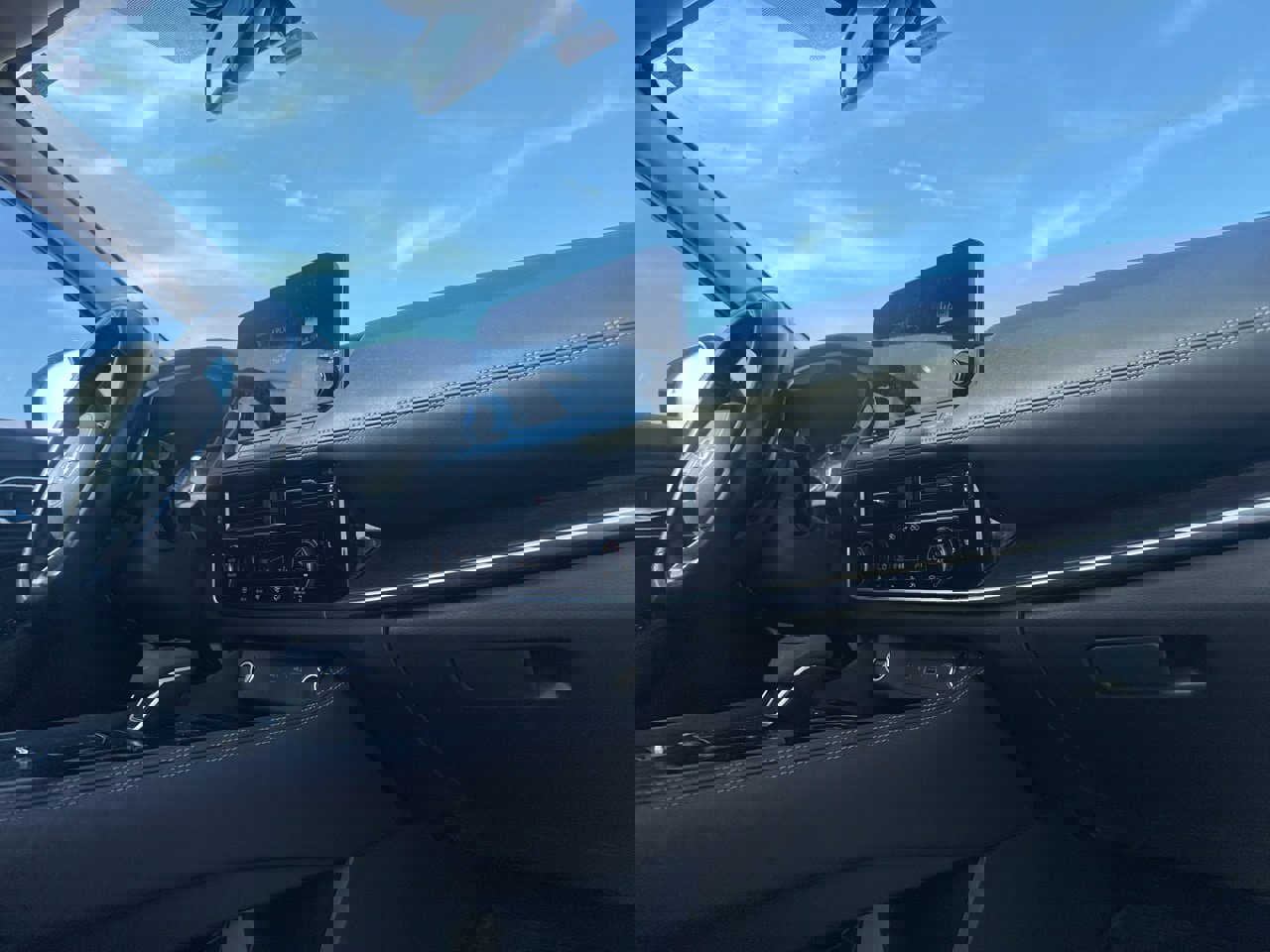 Used 2021 Nissan Rogue SL w/ Premium Package image 30