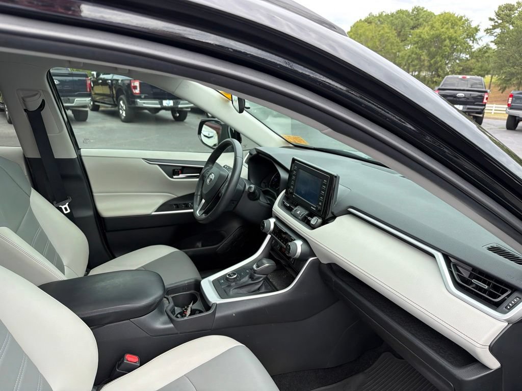 Used 2021 Toyota RAV4 XLE Premium AWD/4WD image 16